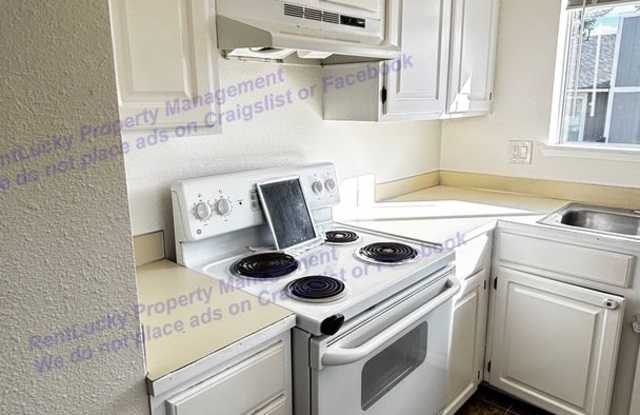 Cute 2-Bedroom Unit in Nice 4-plex in Great Enumclaw Location!! Gallery 3