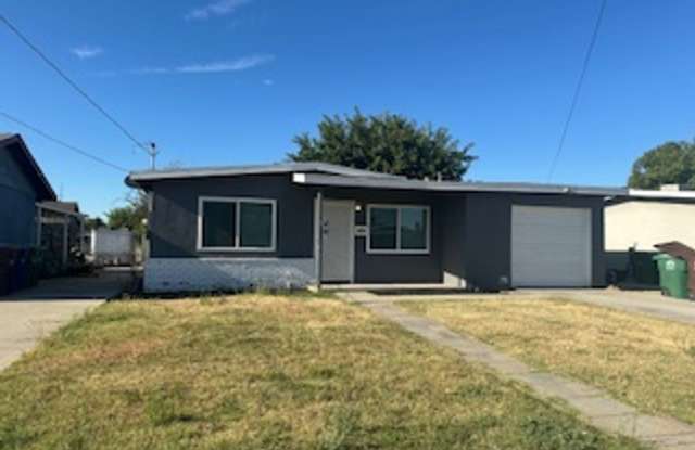 NEW NEW NEW! 3 BEDROOM 1 BATH IN KINGSBURG photos photos