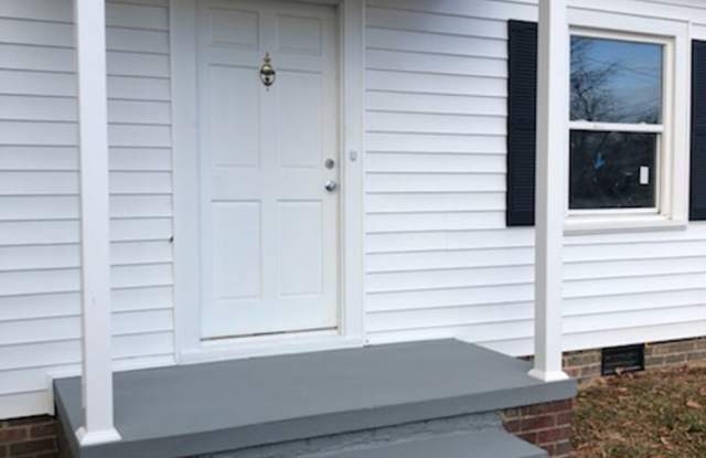 Four bedroom, 2 bath house in Burlington photos photos