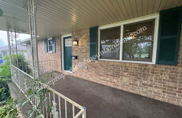 3 Bedroom | 2 Bathroom | Attached 2-Car Garage Gallery 3