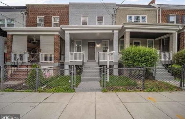 1632 RIDGE Place SE Gallery 1