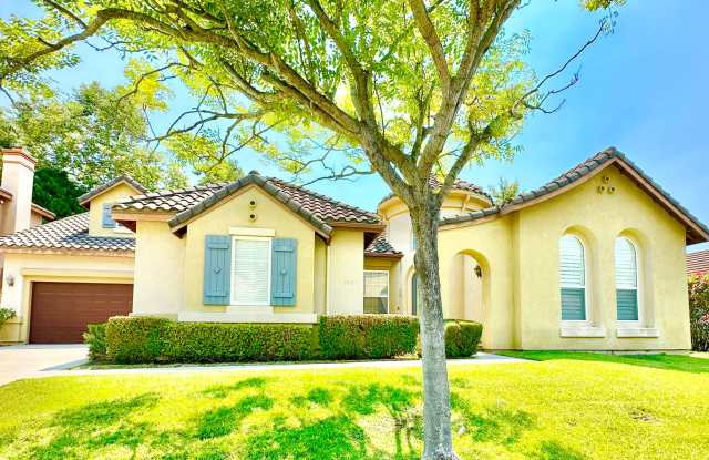 Fantastic Single-Story in the desirable and lovely Peppertree Park Community of Fallbrook! photos photos