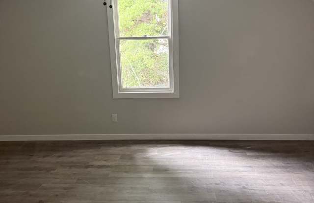 721 East Corrington Avenue Gallery 3