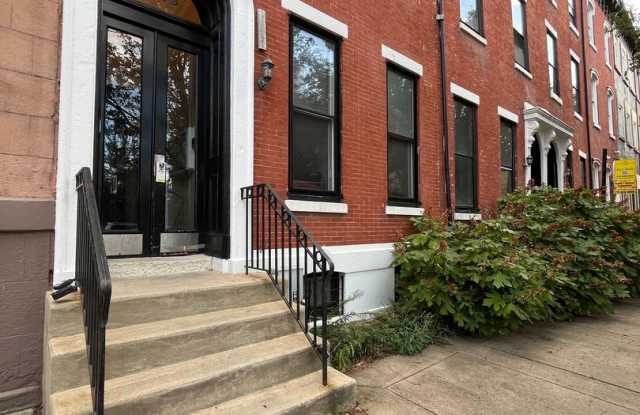 Bright One Bedroom Apartment in Spring Garden! - 1826 Green Street, Philadelphia, PA 19130