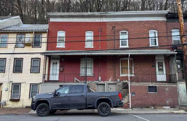 563 S CENTRE Street photos photos