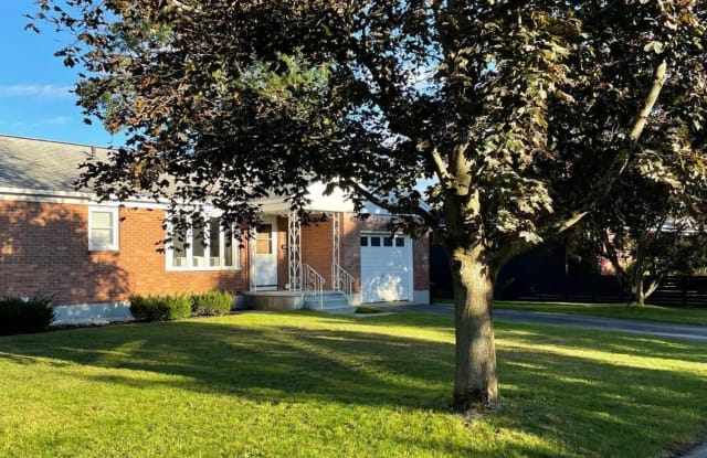 3 Benton Drive - 3 Benton Drive, Saratoga Springs, NY 12866