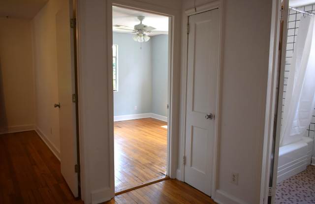 1208 Hickman Road - B Gallery 3