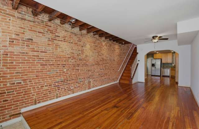 1424 Marshall Street Gallery 3