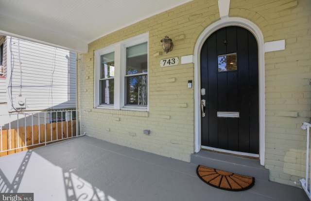 743 MADISON Street NW Gallery 2