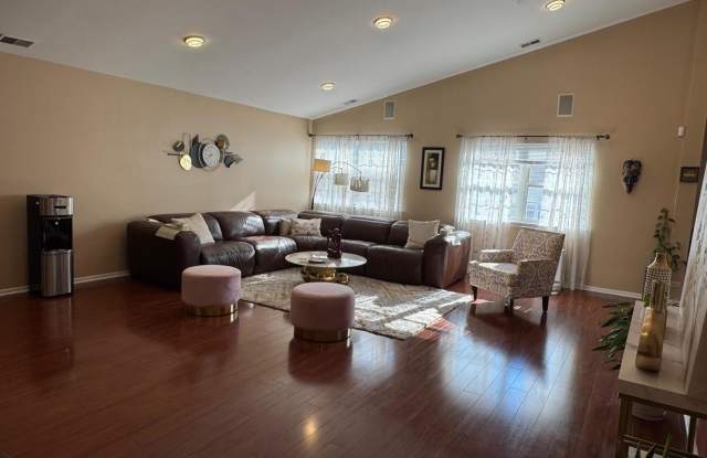 587 Saddlebrook Lane Gallery 3