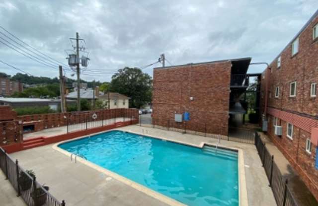 Live in one of Birmingham's most beloved neighborhoods - for $1,000 a month. - 2990 Rhodes Circle South, Birmingham, AL 35205