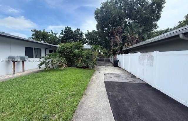 1538 NE 5th Ave photos photos
