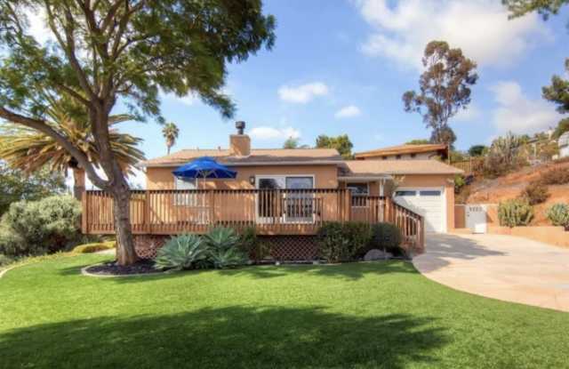 Lovley 3 bedroom 1 bath House, Fantastic views! Front and backyard photos photos