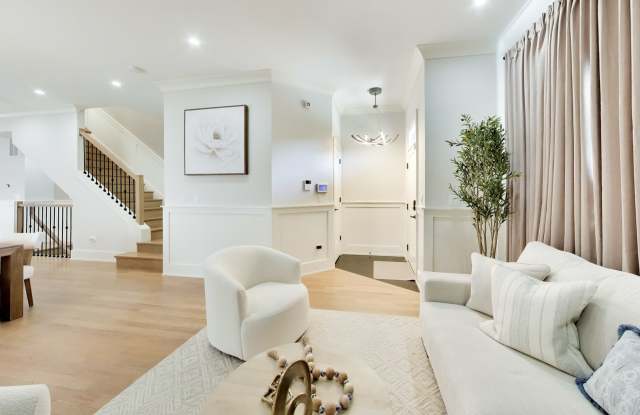 700 E 46th Street Gallery 4