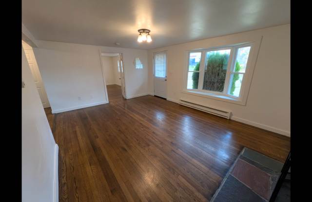 28 Harding Street - 28 Harding Street, Plymouth County, MA 02346