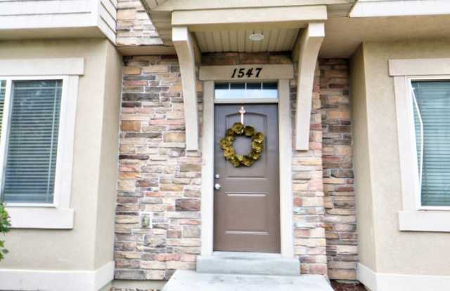 3 bedroom 2.5 bath townhome in Orem photos photos