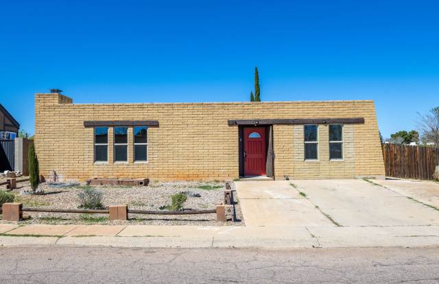 CORNER LOT IN SIERRA VISTA!!! Gallery 1