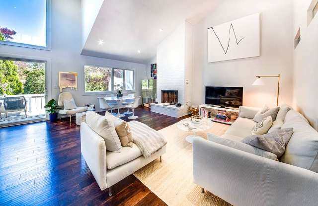 514 Pantigo Road Gallery 2