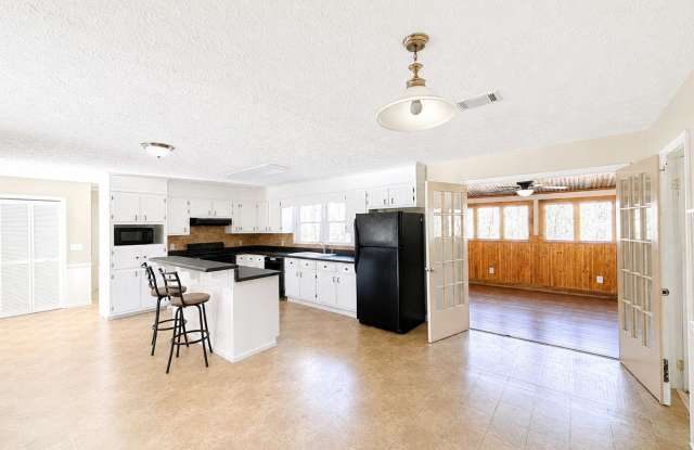 Spacious 4-Bedroom Home with the Privacy You’ve Been Looking For Gallery 3