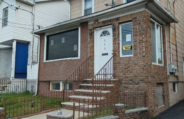 645 East Saint Georges Avenue - 2 photos photos