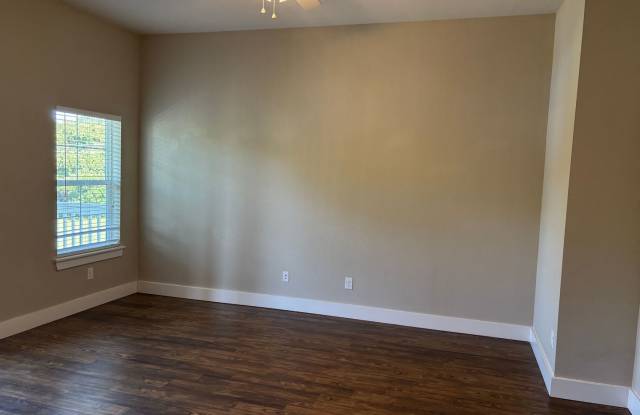 2/2 Townhomes in Great Sherman Location! Ask About Our Move-In Special! Gallery 4
