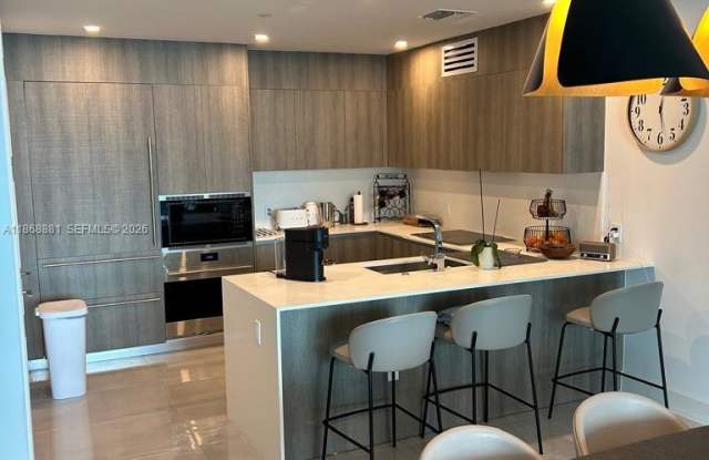 17550 Collins Avenue Gallery 1