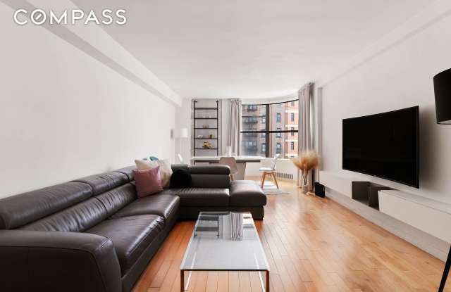 135 East 54th Street - 135 East 54th Street, New York City, NY 10022 135 East 54th Street - 135 East 54th Street, New York City, NY 10022