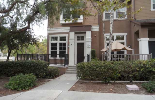 Briar Rose Track In Ladera Ranch End Unit Townhome 3BR 2.5BA 2 Car Garage - 12 Arlington Street, Ladera Ranch, CA 92694