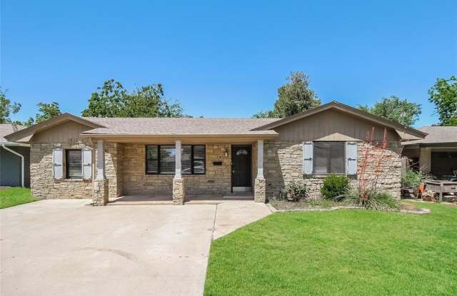 1811 Westminster Place - 1811 Westminster Place, The Village, OK 73120