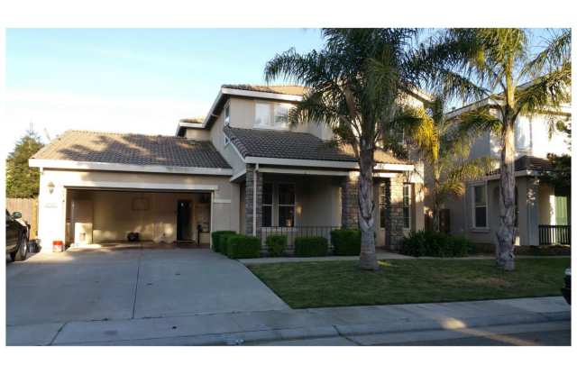 Beautiful  Spacious 5BR, 3BA Home – Large Backyard  Possible RV Access! - 9769 Dartmoor Way, Elk Grove, CA 95757