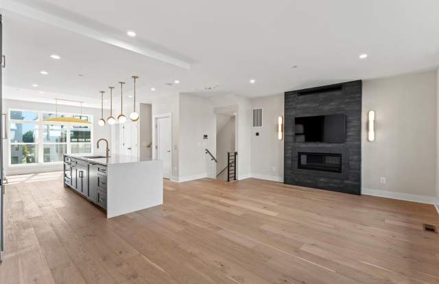 2015 TYSONS RIDGELINE Road Gallery 1