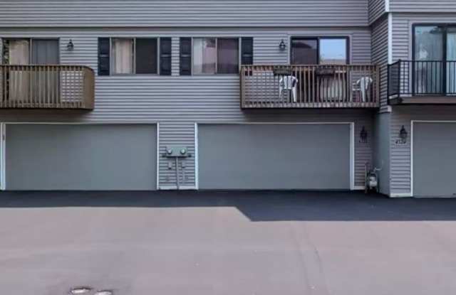 3 Bed Shoreview Townhome Gallery 1