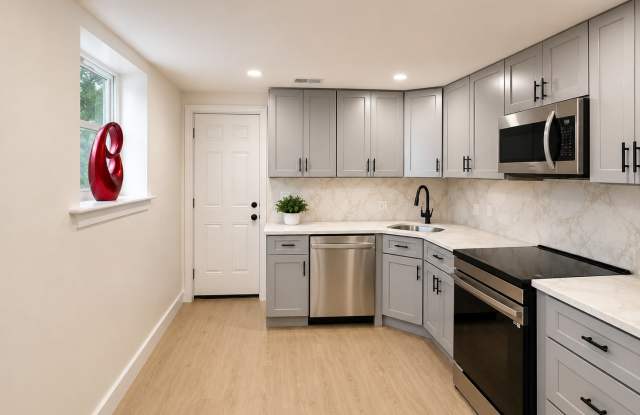 3225 Chestnut St Ne #b Gallery 1