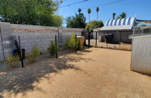 1401 E. Hubbell St. - Guest House Gallery 2