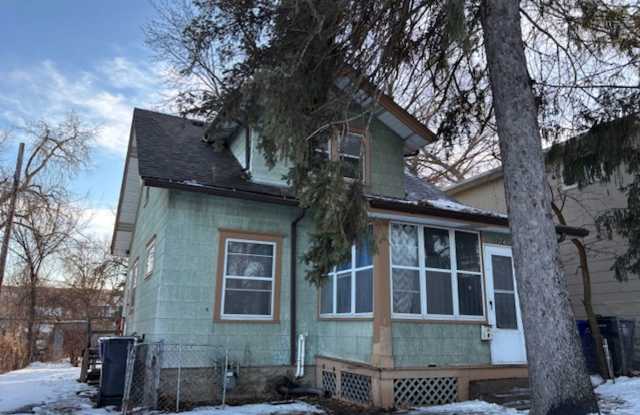 3 BR/1 BA Single-Family Home in St. Paul! - 1074 5th Street East, St. Paul, MN 55106