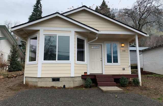 318 E Steuben - 318 E Steuben St, Bingen, WA 98605