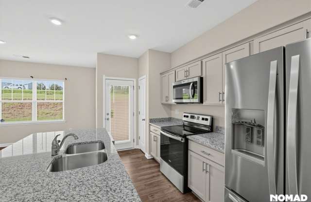 Charming 3BR Townhome in Greer Gallery 3