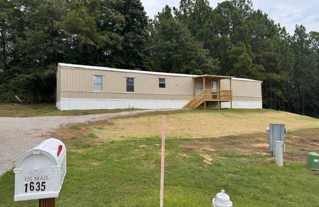 1635 Pine Lake Drive Gallery 1