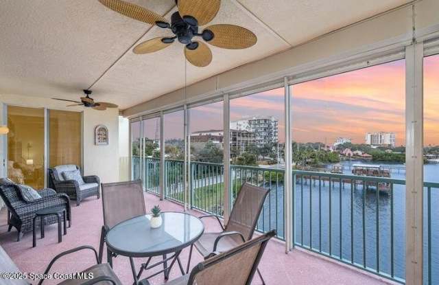 100 N Riverside Drive N photos photos