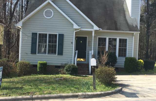 CHARMING 3 BEDROOM WITH DOWNSTAIRS PRIMARY SUITE- 717 St.Catherines~3 brm 2.5 bath~wood burning fireplace~Fenced back yard photos photos