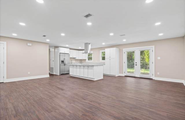 2310 McPhillips Drive Gallery 3