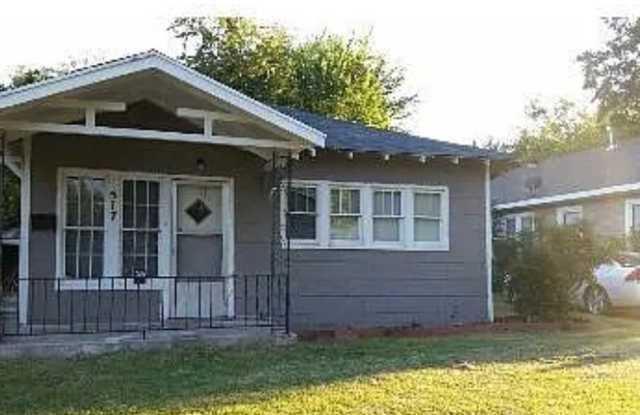 2 bedroom and 1 bath home for rent in Shawnee Gallery 1