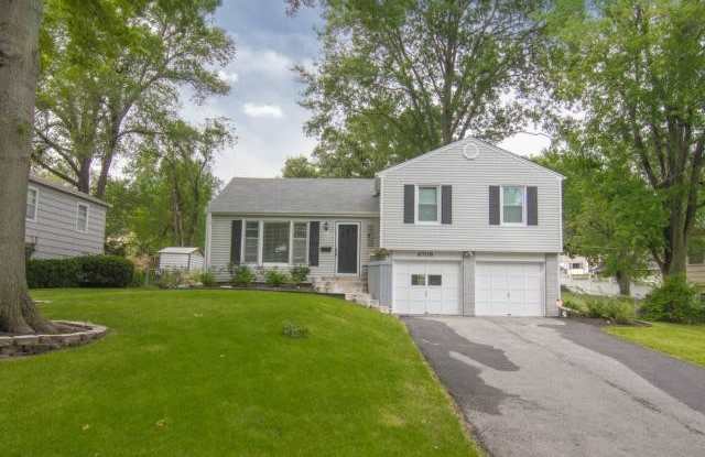 6708 Hadley St - 6708 Hadley Street, Overland Park, KS 66204