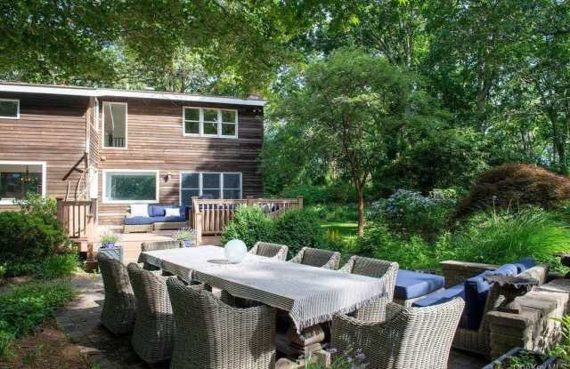 1045 Wagon Wheel Lane photos photos