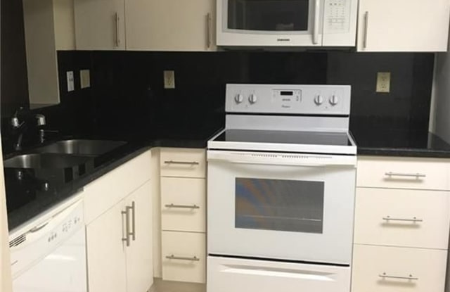 516 SW 113th Way - 516 Southwest 113th Way, Pembroke Pines, FL 33025