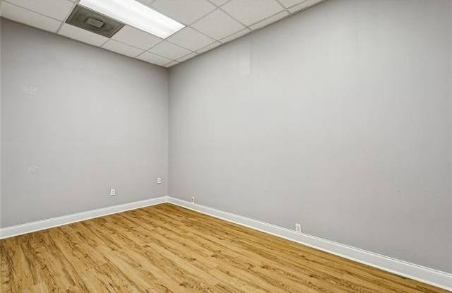 112 S HOLLY Street Gallery 2