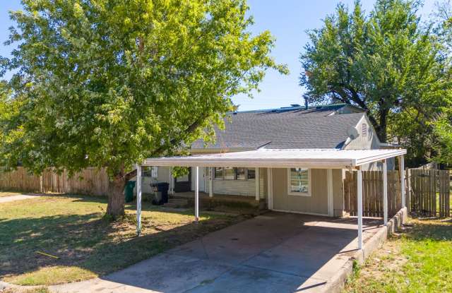 Spacious 4-Bedroom Home with Easy Access to Shopping and Parks Gallery 2