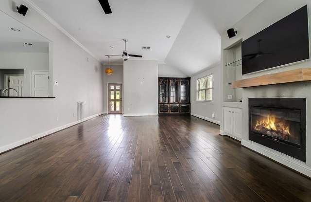 218 E Creekview Dr Gallery 4
