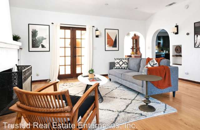 1028 Bath Lane Gallery 3