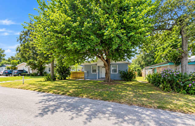 Charming Tampa Home with Spacious Yard! 5beds | 2baths Gallery 3
